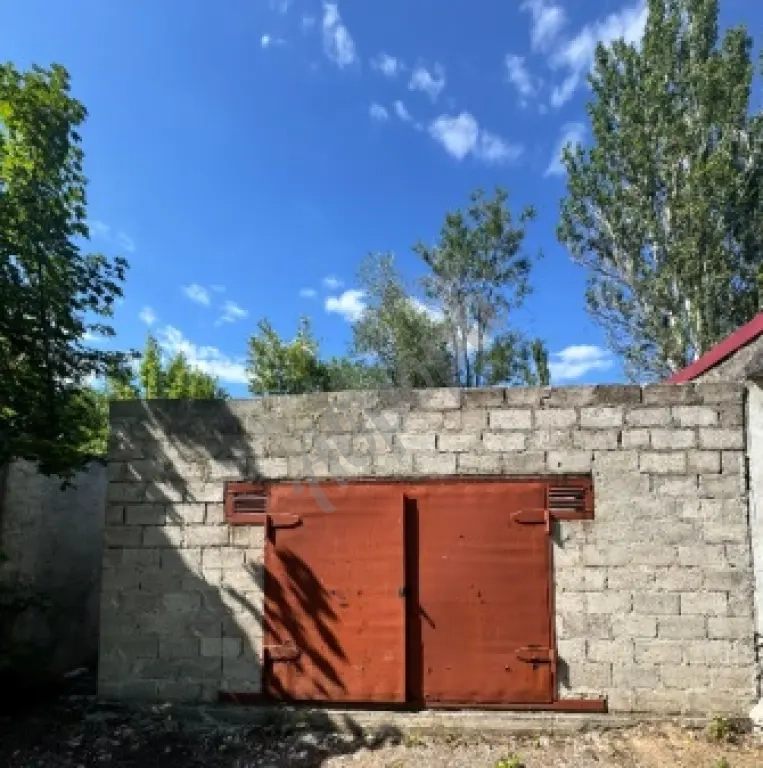 Продажа гаража (недострой) в г. Макеевка, м-н Зеленый, ориентир Танк, новый торговый комплекс