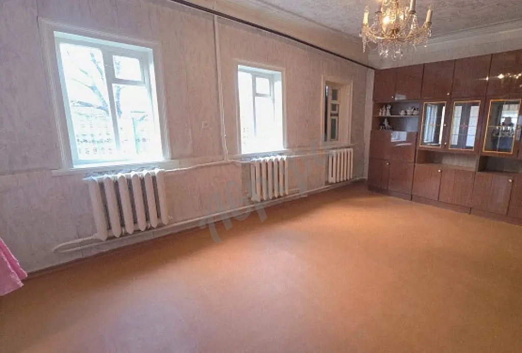 Продаю отдельно стоящий дом 64м² с Гаражом, Газом, санузлом в доме, приватизированной земли 6.5 сот