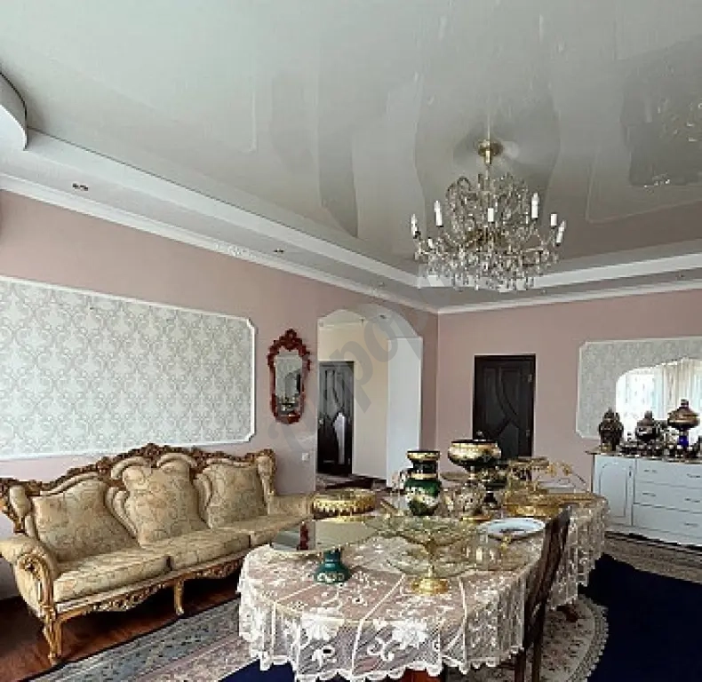 Продам жилой дом в центре Червоногвардейского р-на Макеевки.