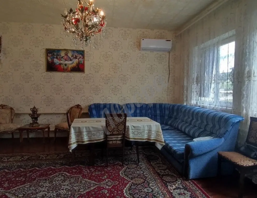 Продам жилой дом в центре Червоногвардейского р-на Макеевки.