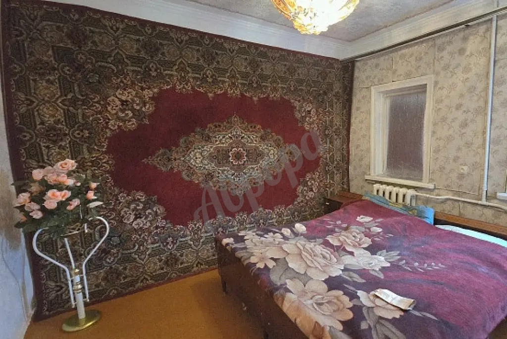 Продаю отдельно стоящий дом 64м² с Гаражом, Газом, санузлом в доме, приватизированной земли 6.5 сот