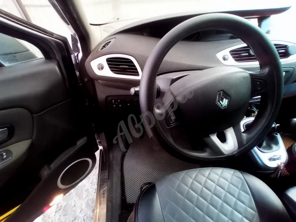 Renault Scenic 2010 года