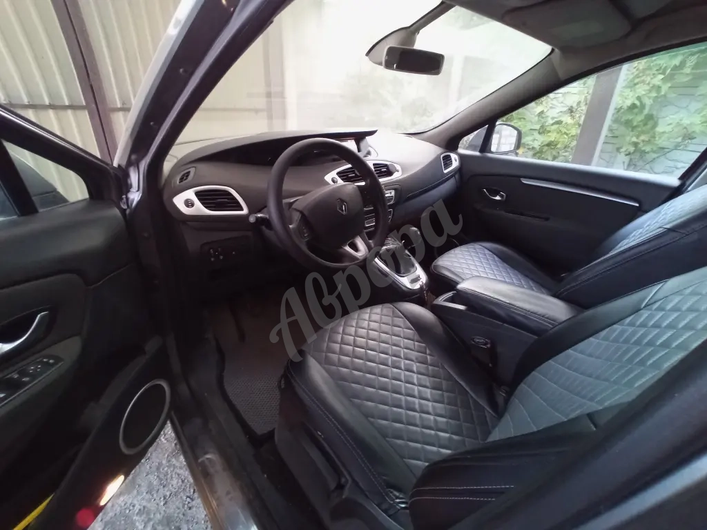 Renault Scenic 2010 года