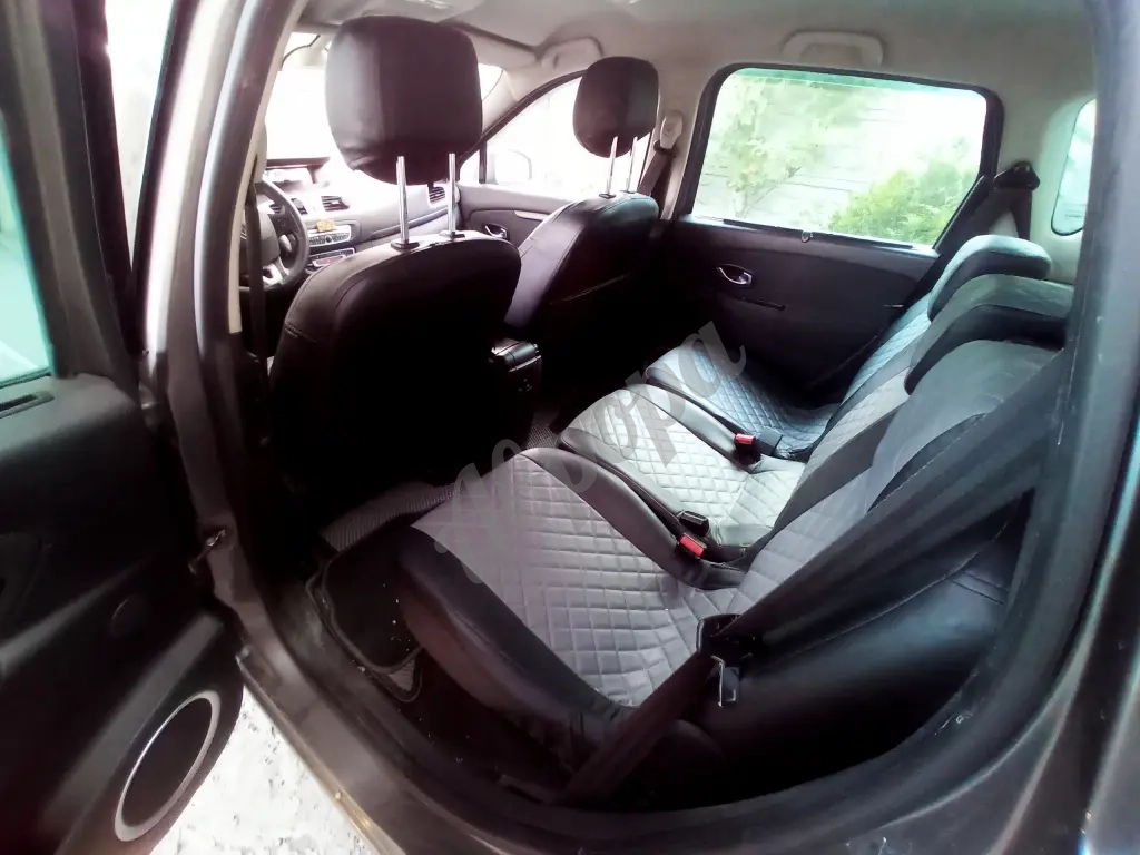 Renault Scenic 2010 года