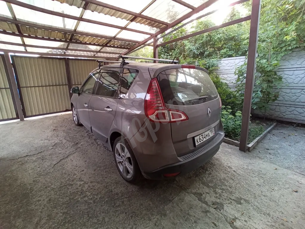 Renault Scenic 2010 года