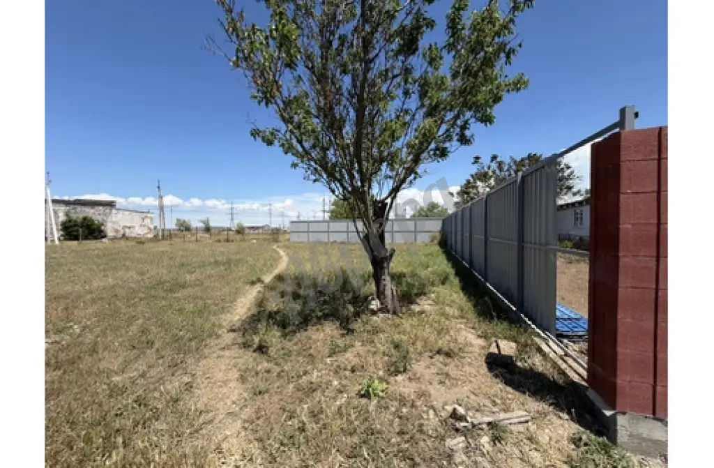 Продаются 8 соток в с.Штормовое по ул. Партизанская (1,5км от моря).