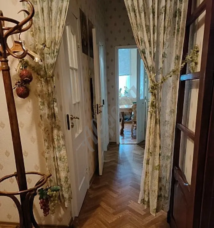 Продам 2-комн. сталинку в центре.