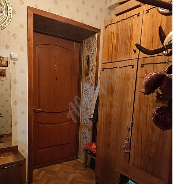 Продам 2-комн. сталинку в центре.