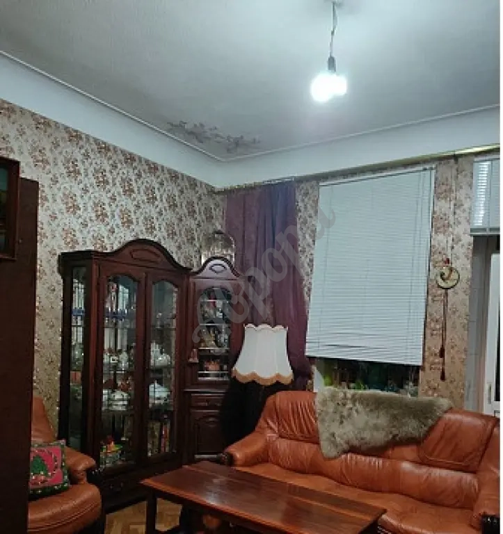 Продам 2-комн. сталинку в центре.