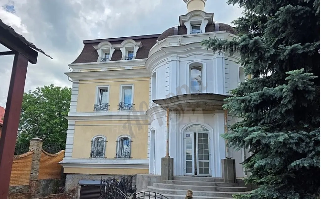 Продам дом 776м2 в городе Луганск район бара Чёрный кот