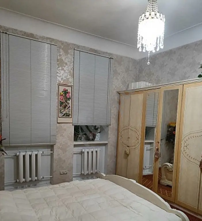 Продам 2-комн. сталинку в центре.