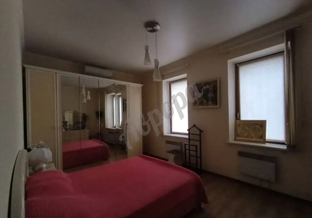Продается 3-х комнатная квартира 56кв.м проспект Нахимова в Приморском районе