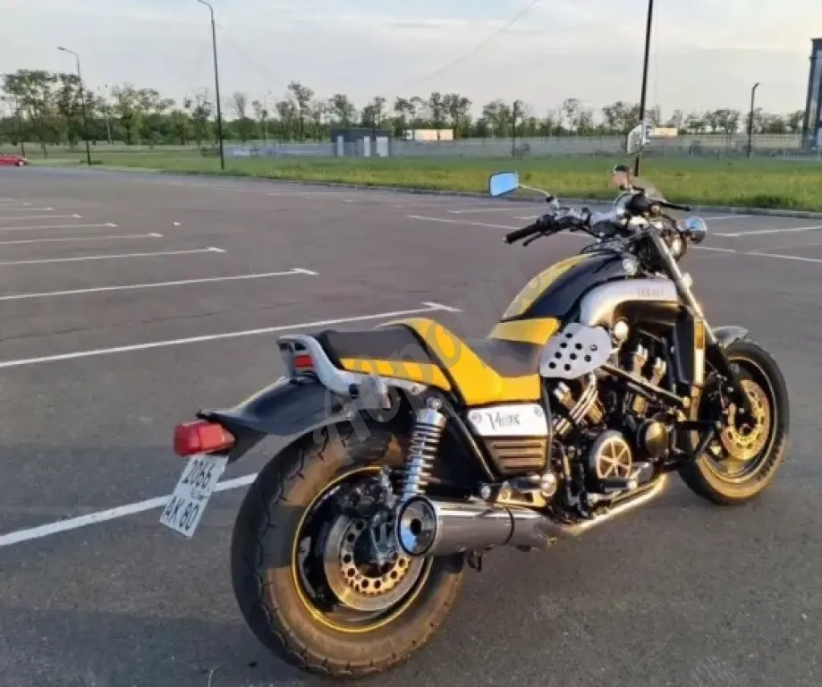 Продам мотоцикл Yamaha VMAX 1200 1998года