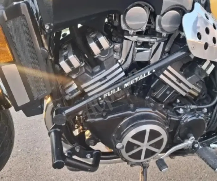Продам мотоцикл Yamaha VMAX 1200 1998года
