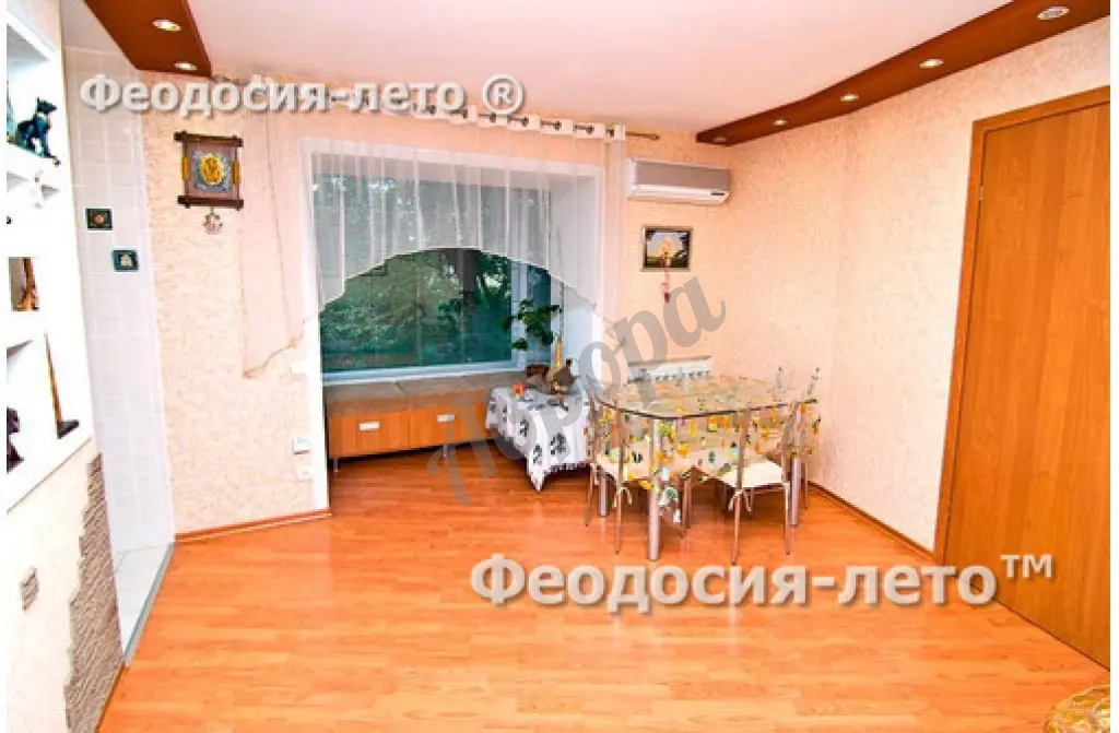 Сдам двухкомнатную квартиру в Феодосии, в хорошем районе.