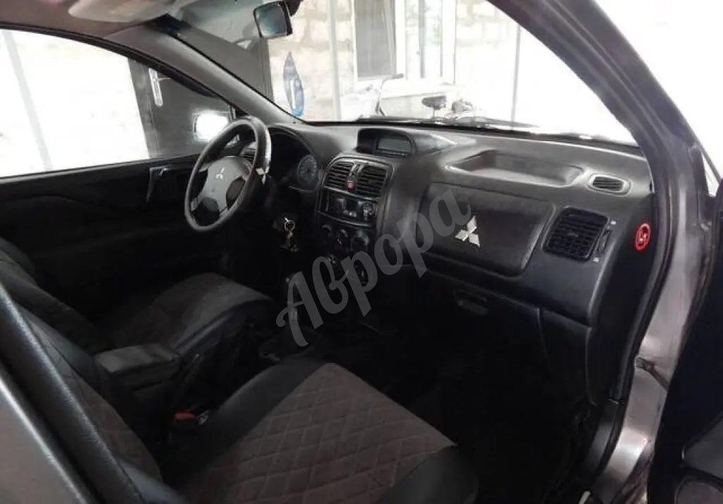 Автомобиль Mitsubishi Space Star 2004 года