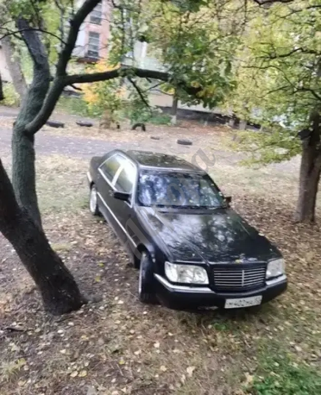 Автомобиль Мерседес 300 1992 года