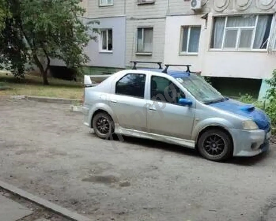 Автомобиль Dacia Logan 2007 года