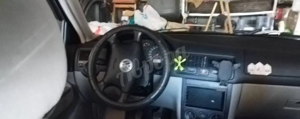 Автомобиль Volkswagen Golf 4 универсал 2002 года