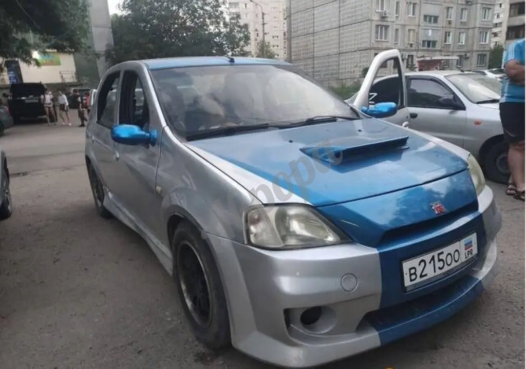 Автомобиль Dacia Logan 2007 года