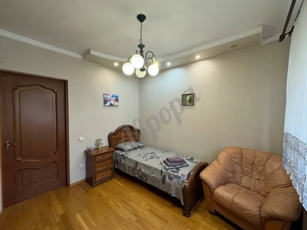 Квартира 65 м², 3 комнаты, 1 кровать