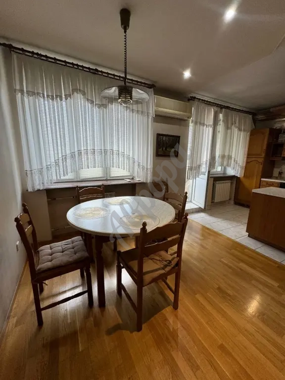 Квартира 65 м², 3 комнаты, 1 кровать
