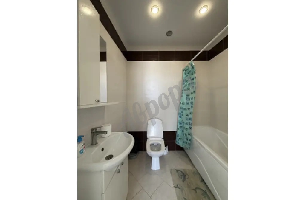 Продается дом + 4 номера в с. Уютное, массив Песчаный, 150м от моря.