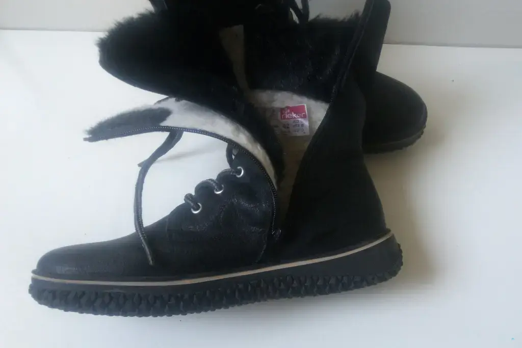 Зимние кожаные женские сапоги Rieker (артикул Z4242-00)