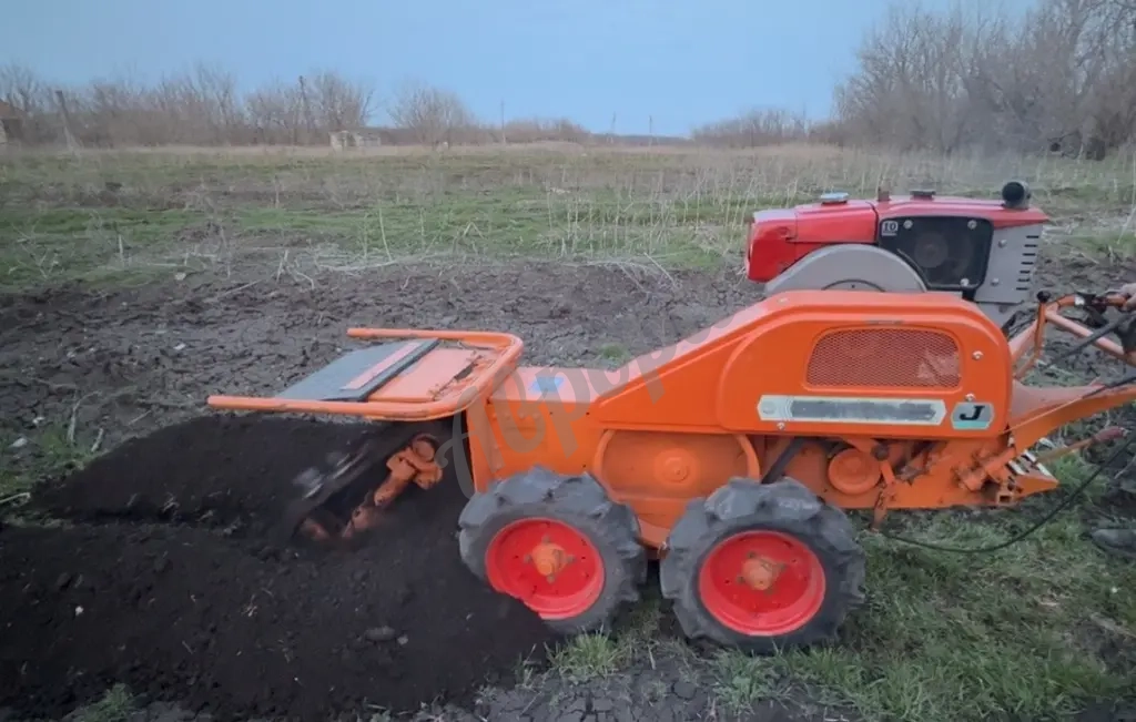 Продам японский траншеекопатель