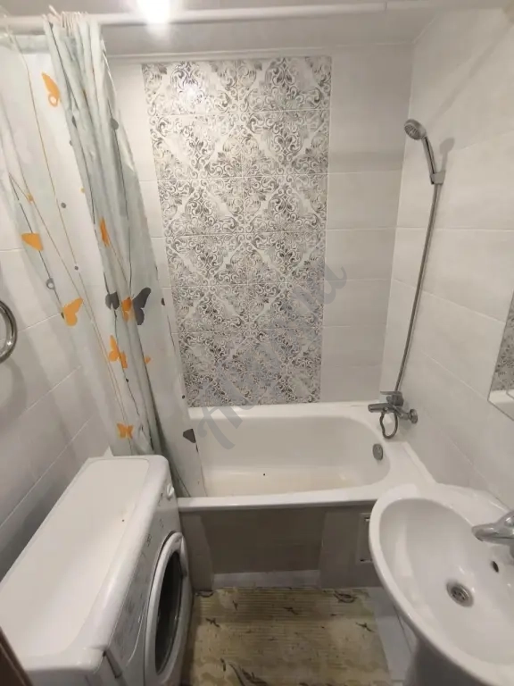 Продажа 2-комнатной квартиры в Калининском районе, Капитана Ратникова 12