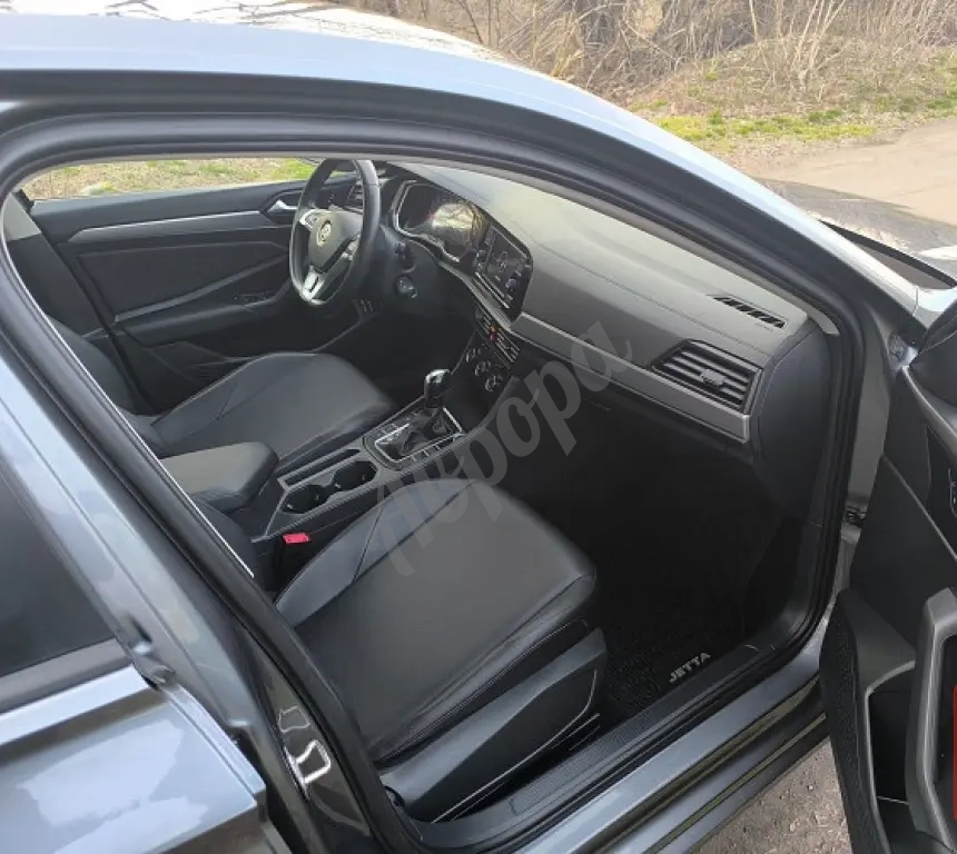 Продам Volkswagen Jetta 2021