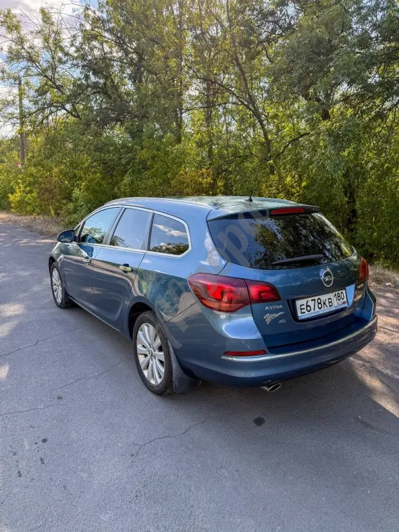 Продам Opel Astra J Sports Tourer (универсал)
