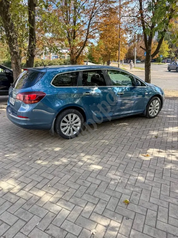 Продам Opel Astra J Sports Tourer (универсал)
