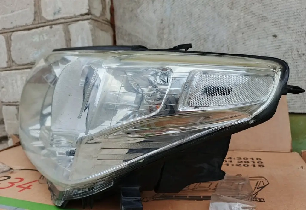 Блок-фара Toyota Land Cruiser 200 07-12 г.в.
