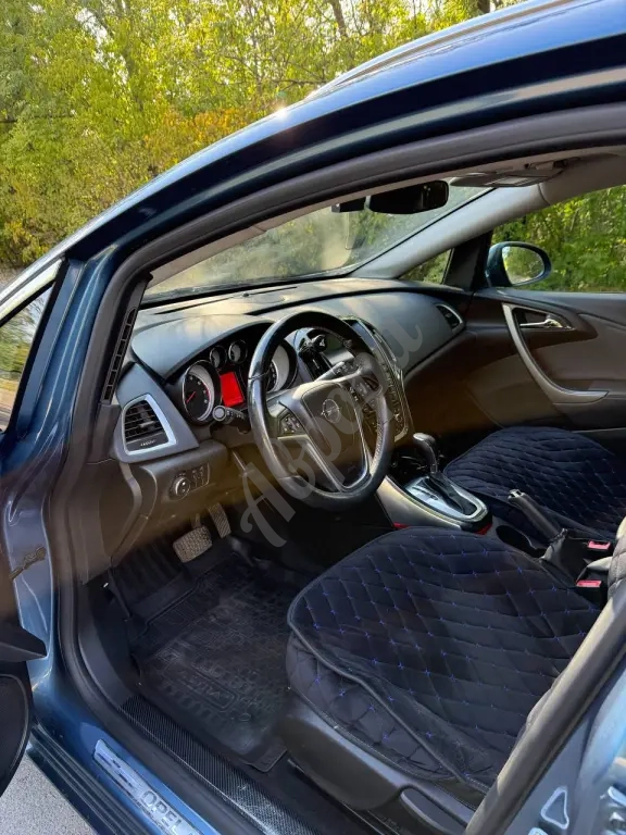Продам Opel Astra J Sports Tourer (универсал)