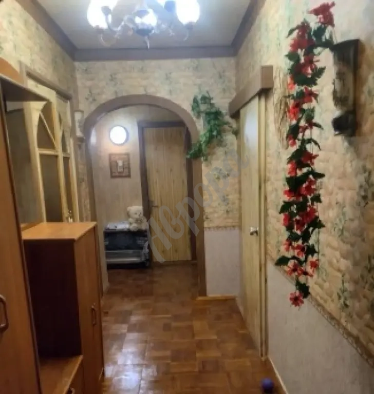 аренда от хозяина. 3-х комн Луганск, Артёмовский район. Квартал мирный.