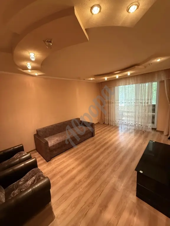 Продам 4ком. квартиру на Крытом Рынке