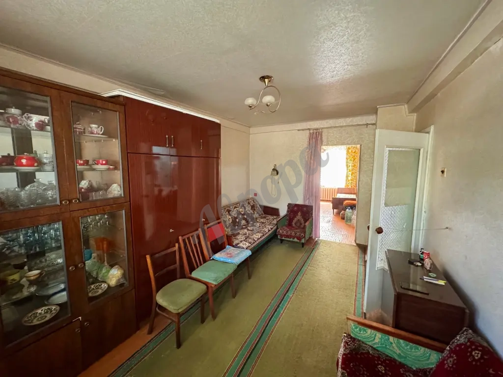 2-к. квартира 42 м² по адресу - г. Ясиноватая, мкр. Зорька, 1/5 эт.