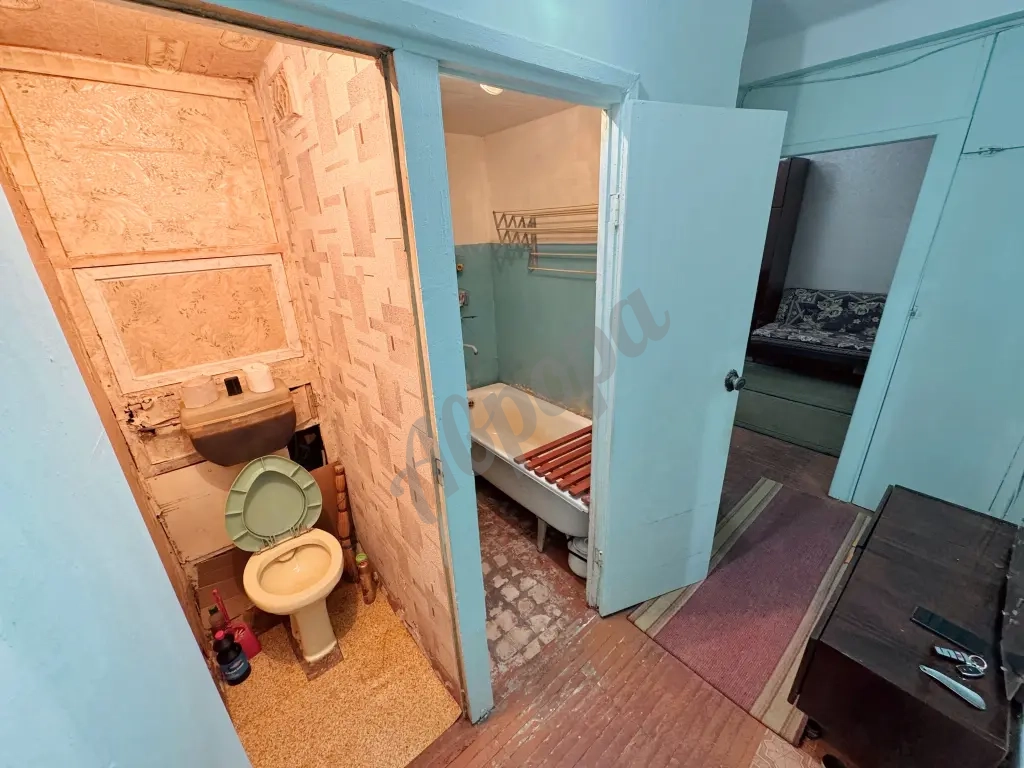 2-к. квартира 42 м² по адресу - г. Ясиноватая, мкр. Зорька, 1/5 эт.