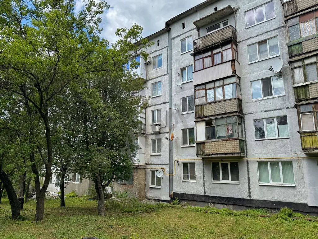 2-к. квартира 42 м² по адресу - г. Ясиноватая, мкр. Зорька, 1/5 эт.