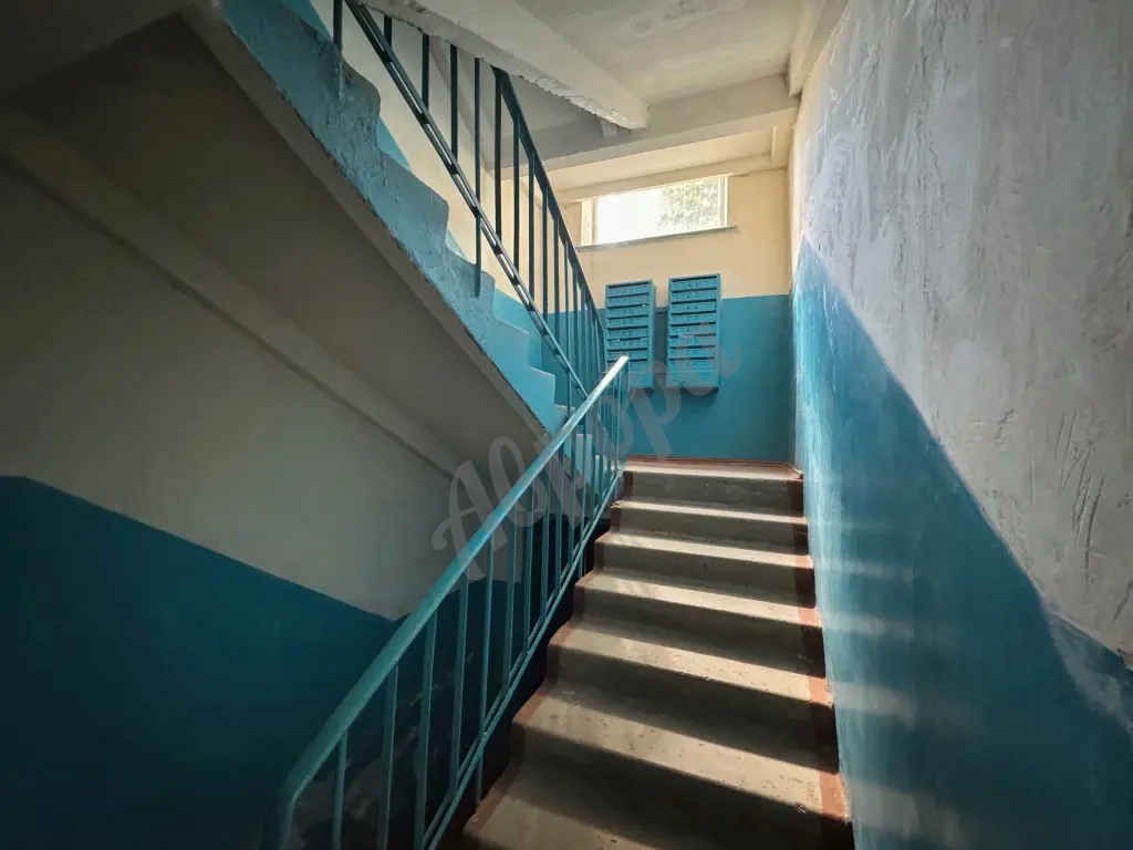 2-к. квартира 42 м² по адресу - г. Ясиноватая, мкр. Зорька, 1/5 эт.