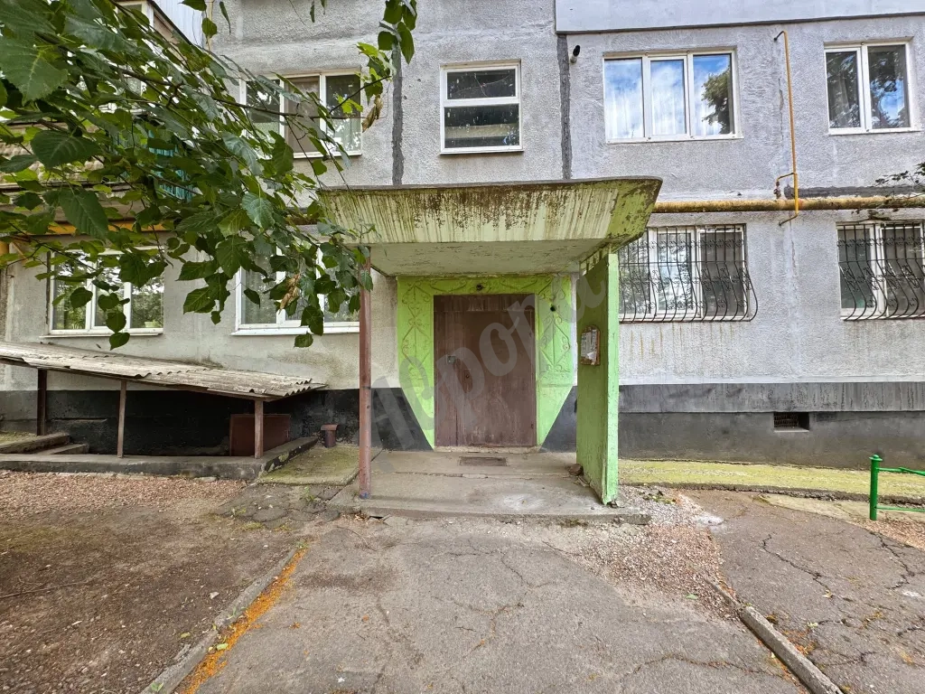 2-к. квартира 42 м² по адресу - г. Ясиноватая, мкр. Зорька, 1/5 эт.
