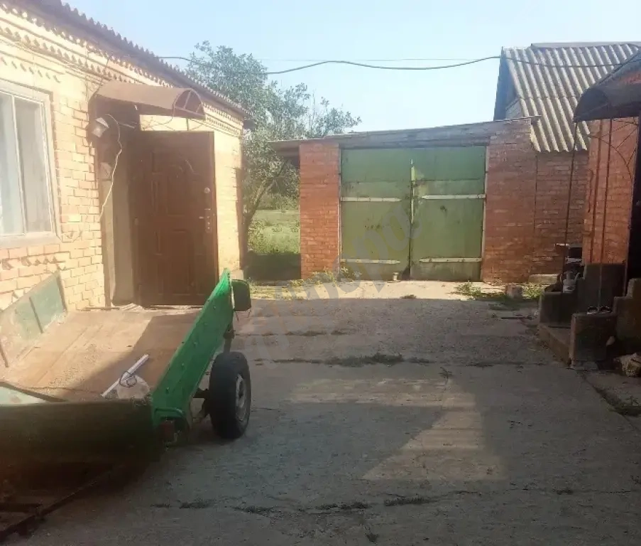 Продается дом,большой участок, огород