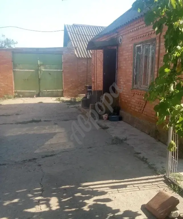 Продается дом,большой участок, огород