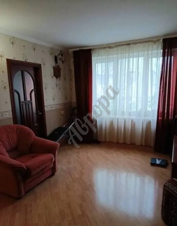 Продается 3 комнатная квартира 64кв.м проспект Октябрьской Революции