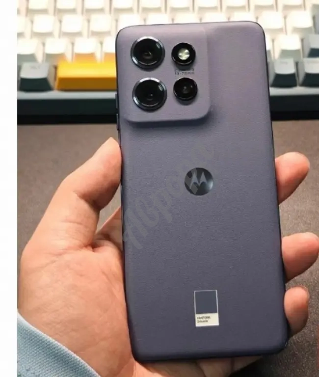 Компактный смартфон Motorola S50 12/256 Gb