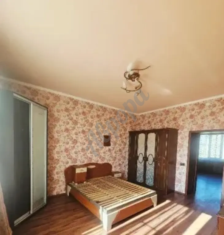 Продам крупногабаритную сталинку 90м2 с гаражом ул. Островского центр города