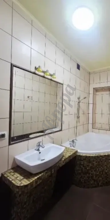 Продам крупногабаритную сталинку 90м2 с гаражом ул. Островского центр города
